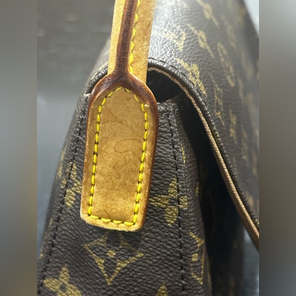 Louis Vuitton Monogram Shoulder Bag - Picture 4 of 11